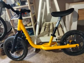 Bici sin pedales amarilla Btwin