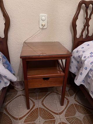 Mesita de noche madera