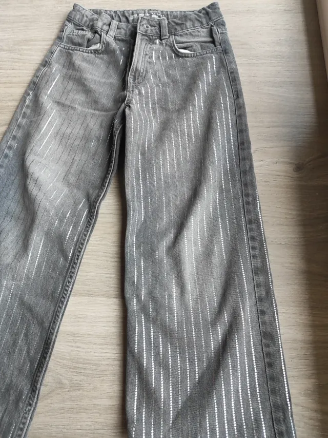 Pantalones vaqueros niña grises con rayas