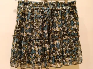 Falda corta estampada flores