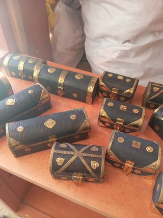 Set di scatole e bauli vintage in legno e metallo