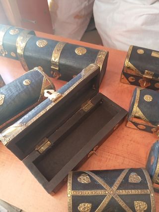 Set di scatole e bauli vintage in legno e metallo