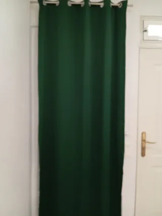 Cortina verde de tela
