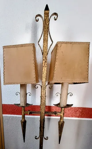 Lampada da terra antica in oro