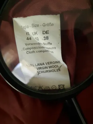 Bellissimo cappottino rosso con cappuccio