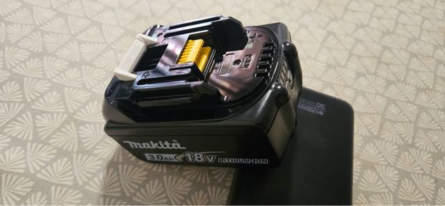 Batteria agli ioni di litio Makita 18V 3.0Ah!