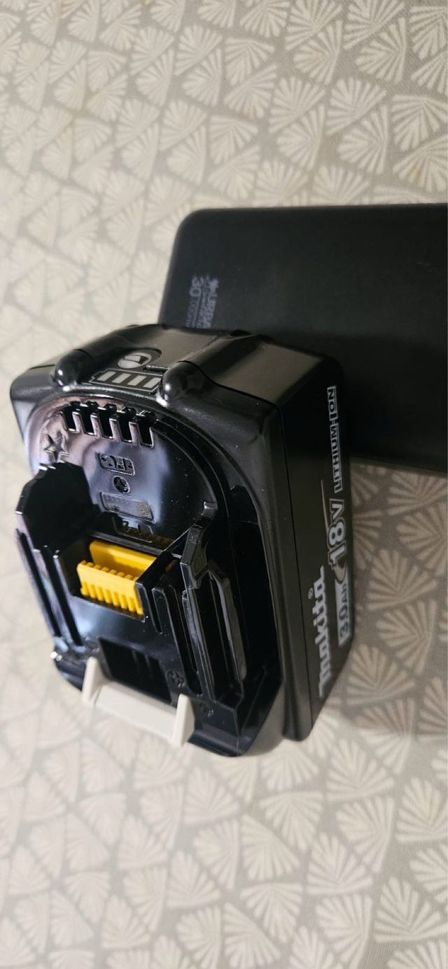 Batteria agli ioni di litio Makita 18V 3.0Ah!