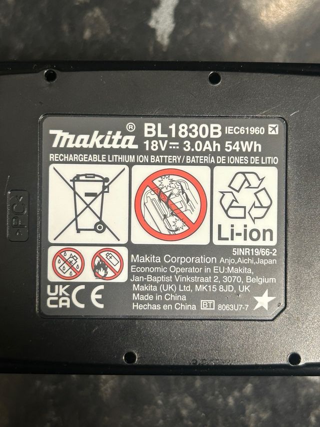 Batteria agli ioni di litio Makita 18V 3.0Ah!