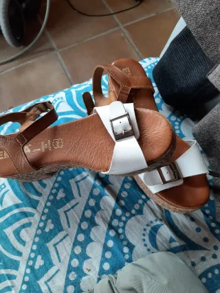 Sandalias de cuña piel marrón y blanca