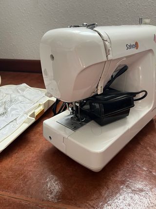 Máquina de coser Salvod