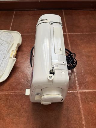 Máquina de coser Salvod