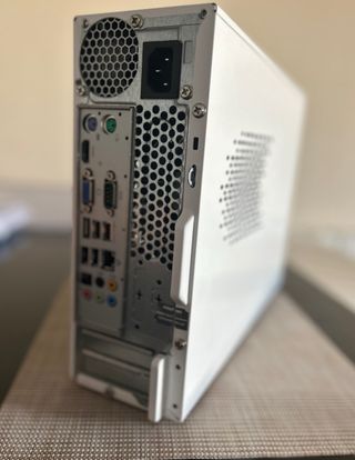 Torre PC eMachines Blanca y Negra