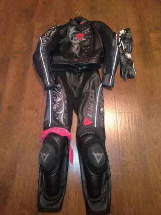 Conjunto Dainese Moto Cuero Negro Rojo