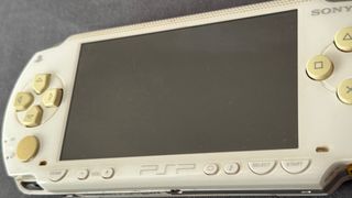 PSP Blanca + 9 Juegos y Película UMD