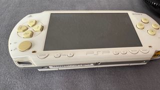 PSP Blanca + 9 Juegos y Película UMD