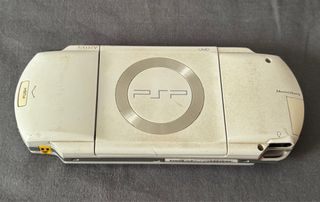 PSP Blanca + 9 Juegos y Película UMD
