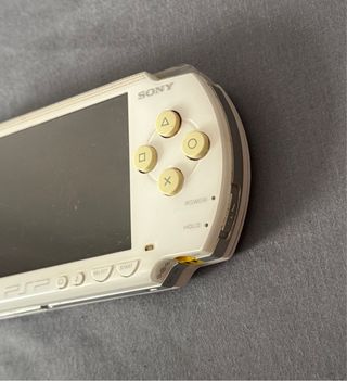 PSP Blanca + 9 Juegos y Película UMD
