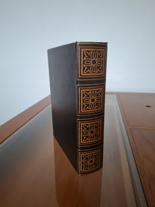 Joyero Libro marrón oscuro y dorado