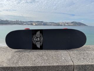 Skate Powell Peralta con diseño de llamas