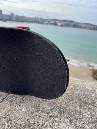 Skate Powell Peralta con diseño de llamas