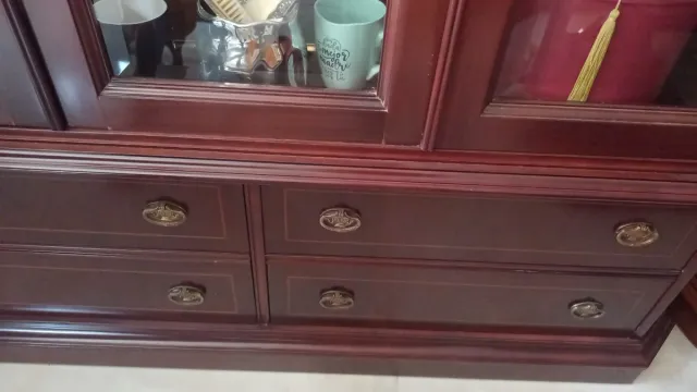 Vitrina clásica 3 cuerpos 2 cajones