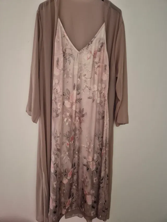 Vestido largo floral beige y rosa