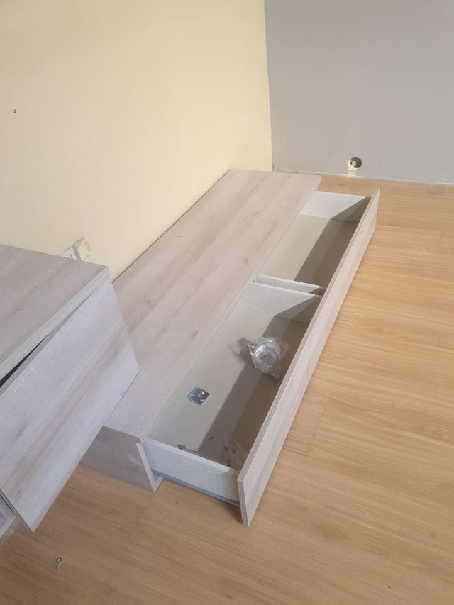 Mueble de salón modular beige y blanco