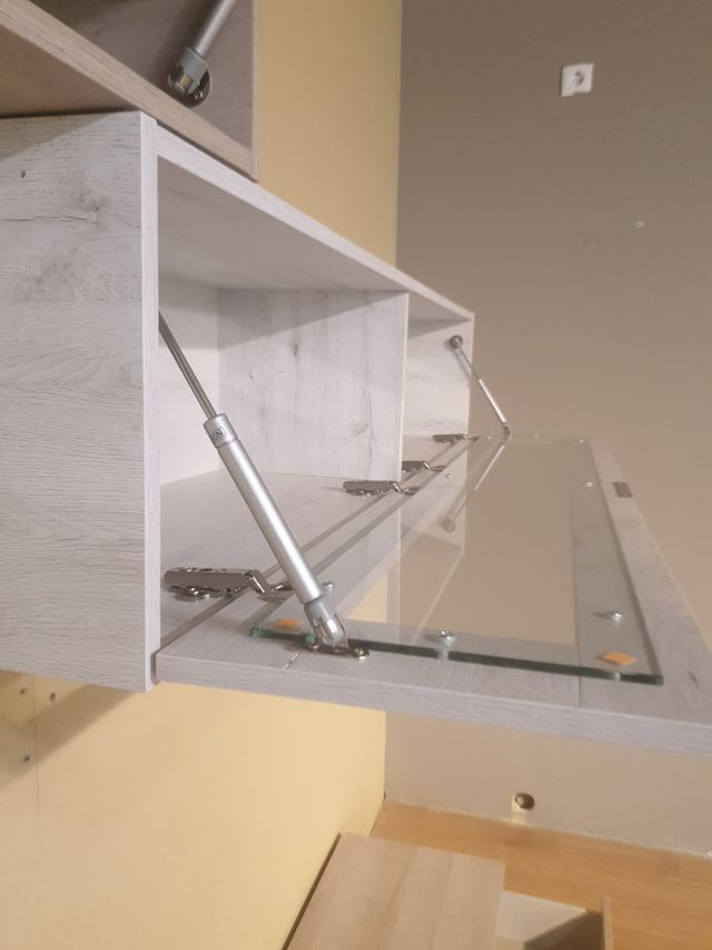 Mueble de salón modular beige y blanco