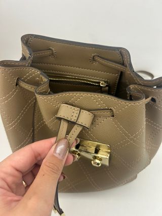 Mochila Guess Marrón Pequeña