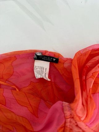 Top floral rosa y naranja