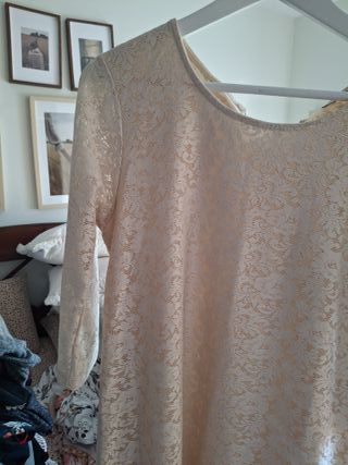 Vestido beige encaje manga larga