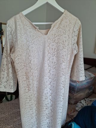 Vestido beige encaje manga larga