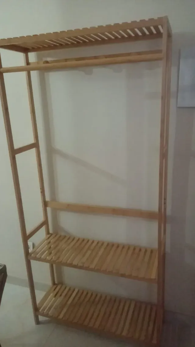 Appendiabiti in bambù con ripiani