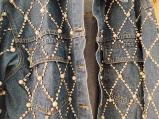 Cazadora vaquera perlas y brillantes