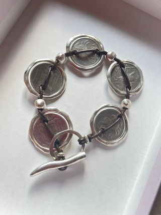 Pulsera Uno de 50 Monedas Plata y Cuero