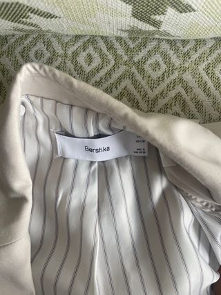 Americana Bershka Beige Corta