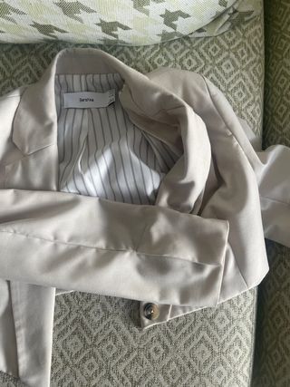 Americana Bershka Beige Corta
