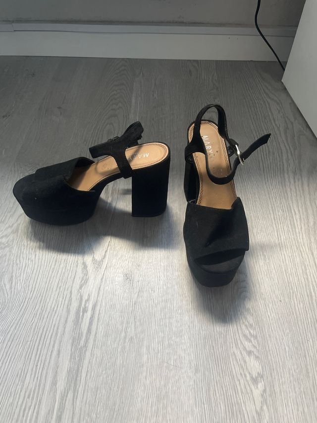 Tacones de plataforma negros