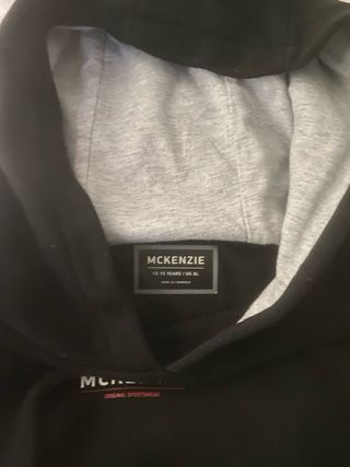 Sudadera con capucha negra