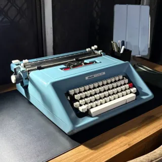 Máquina de escribir Olivetti Studio 46 azul