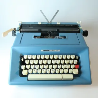 Máquina de escribir Olivetti Studio 46 azul