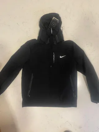 Chaqueta Nike Negra con Capucha