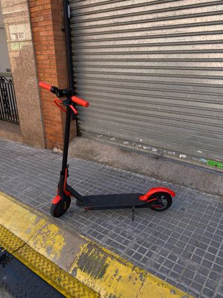 Patinete Eléctrico Negro y Rojo pro 2 xiaomi.