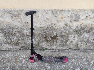 Patinete infantil negro y rosa