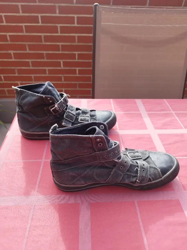 Zapatillas ZARA Hombre Talla 42.