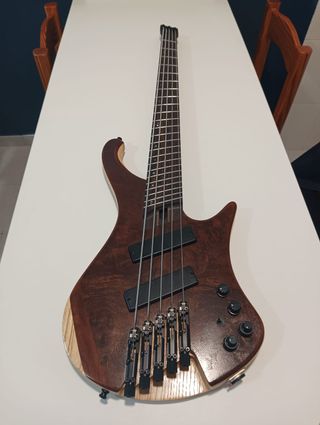 Bajo Eléctrico Ibanez 5 Cuerdas