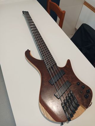 Bajo Eléctrico Ibanez 5 Cuerdas