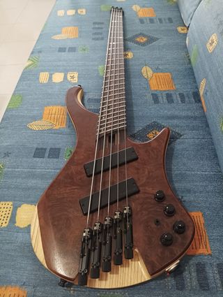Bajo Eléctrico Ibanez 5 Cuerdas