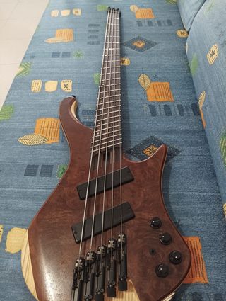 Bajo Eléctrico Ibanez 5 Cuerdas