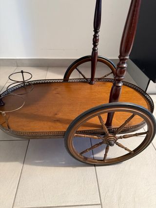 Carrello portabottiglie vintage in legno e metallo